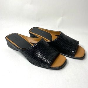 New Duck Head heeled woven black slides